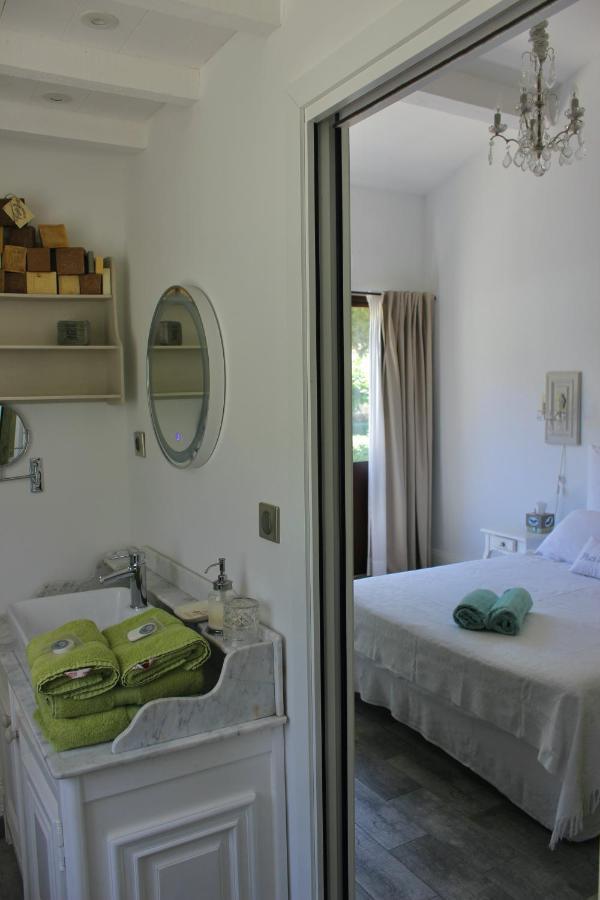Hotel Mas De Rique Saint-Étienne-du-Grès Zewnętrze zdjęcie
