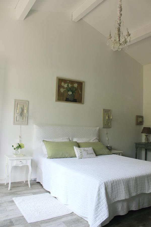Hotel Mas De Rique Saint-Étienne-du-Grès Zewnętrze zdjęcie