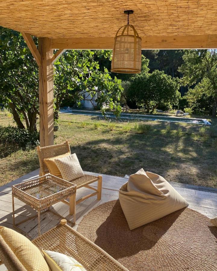 Hotel Mas De Rique Saint-Étienne-du-Grès Zewnętrze zdjęcie